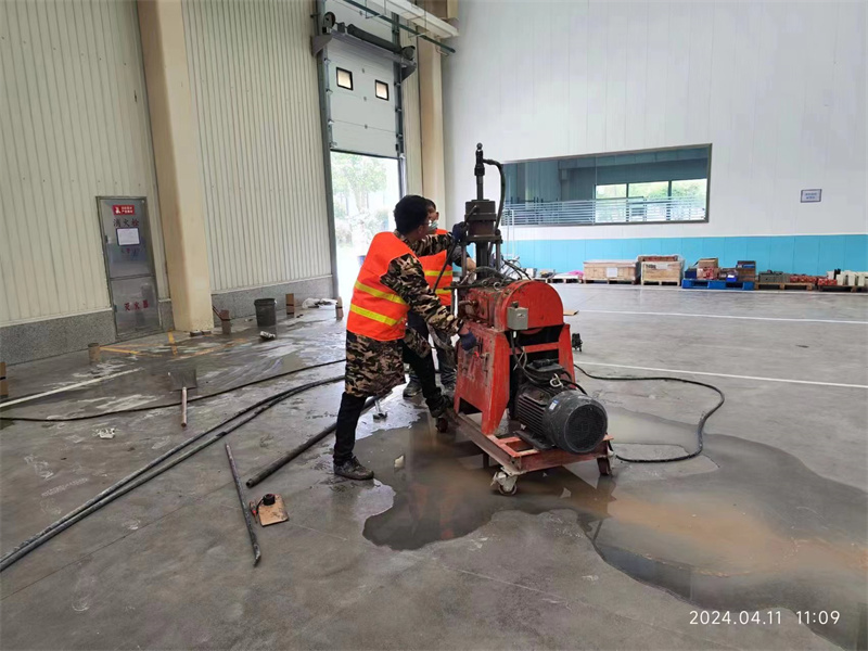 石河镇厂房地面下沉塌陷注浆加固施工